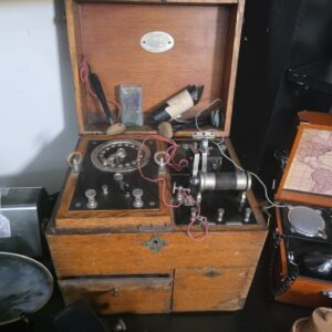 Antique Galvano Faradic Mfg. Co. Electrotherapy Medical Battery Machine Oak Case c.1880-1900